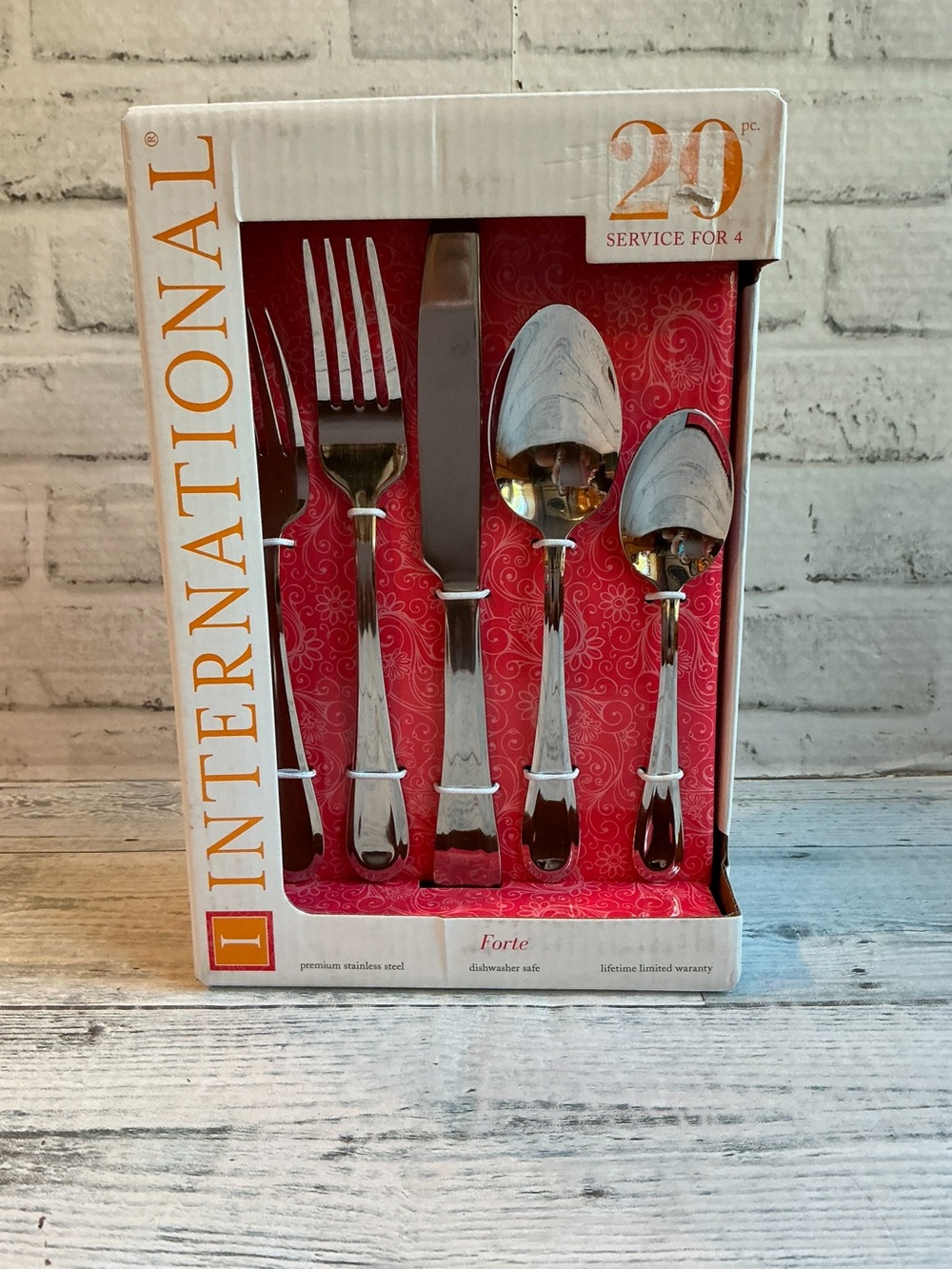 International Silver Forte 20-Piece Stainless Steel Flatware Set, Service for 4